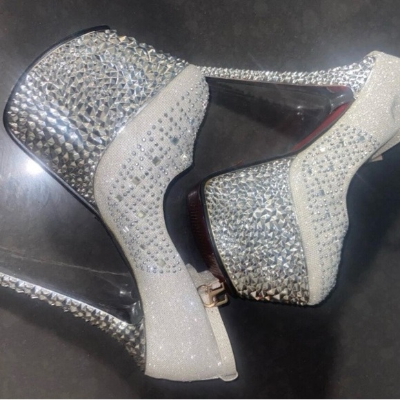 Shoes - Picture 2 of 7